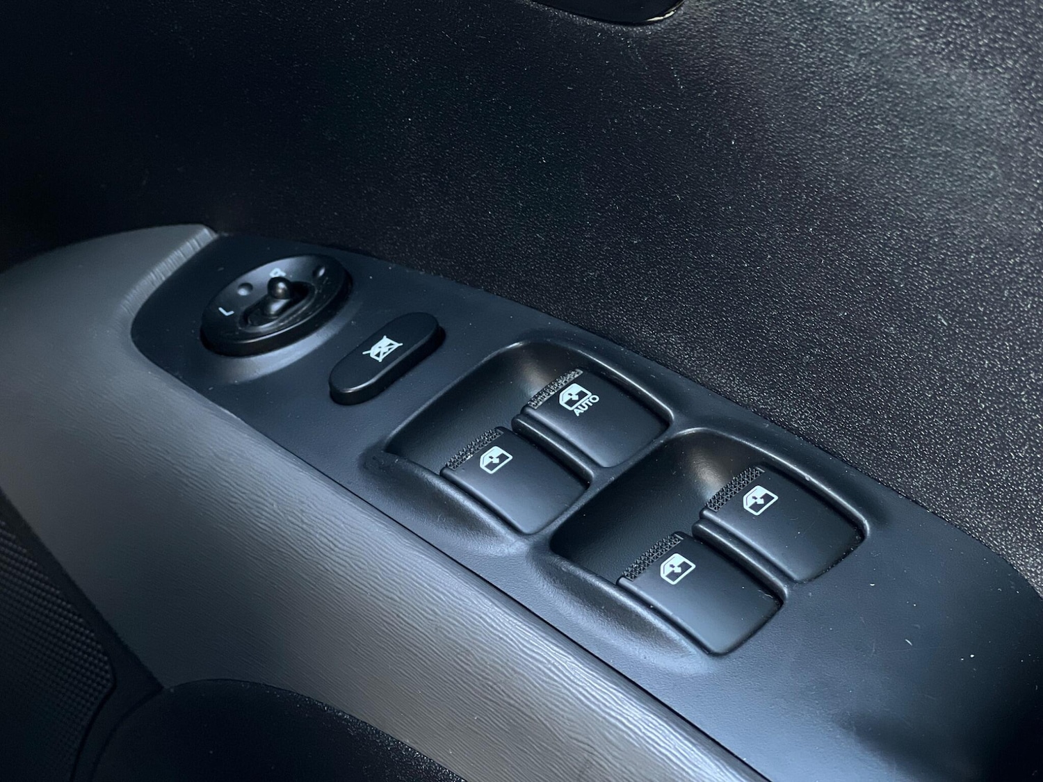 Used Hyundai i10 2011 for sale - 77993012: Photo 51