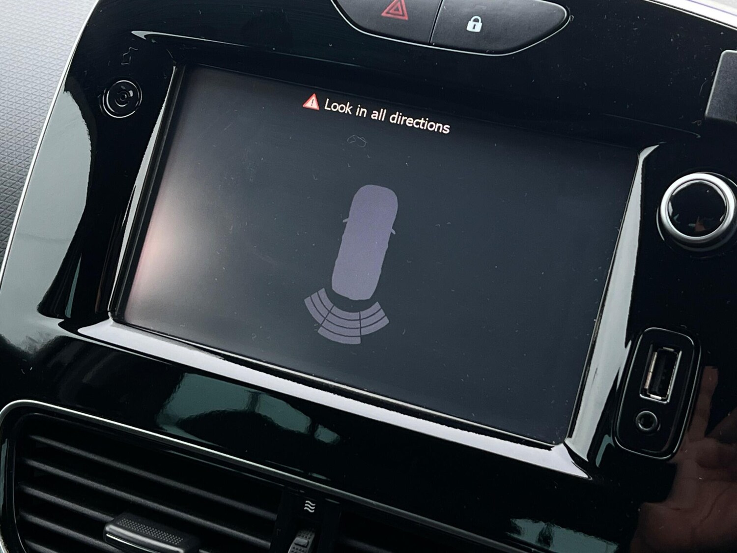 Used Renault Clio for sale - 77496724: Photo 64