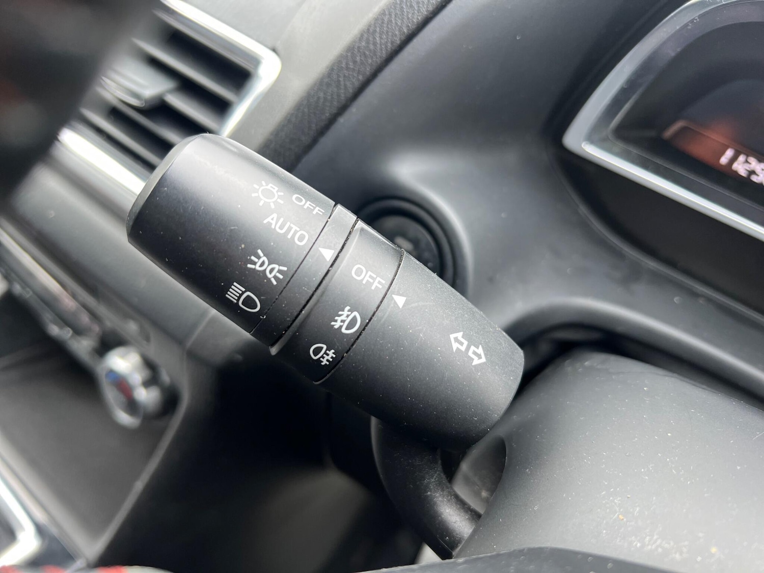 Used Mazda Mazda3 2014 for sale - 77456161: Photo 45