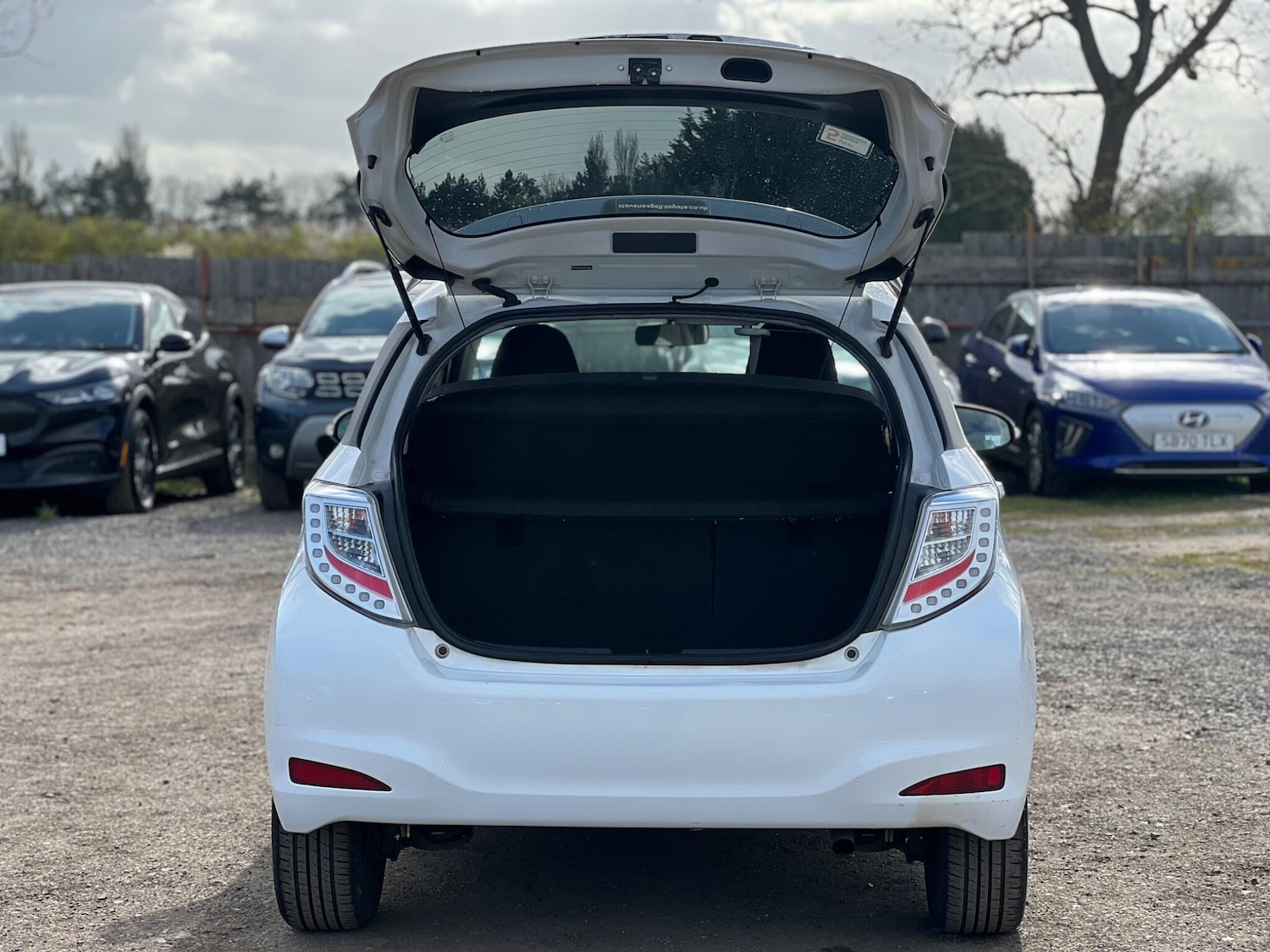 Used Toyota Yaris for sale - 78127512: Photo 9