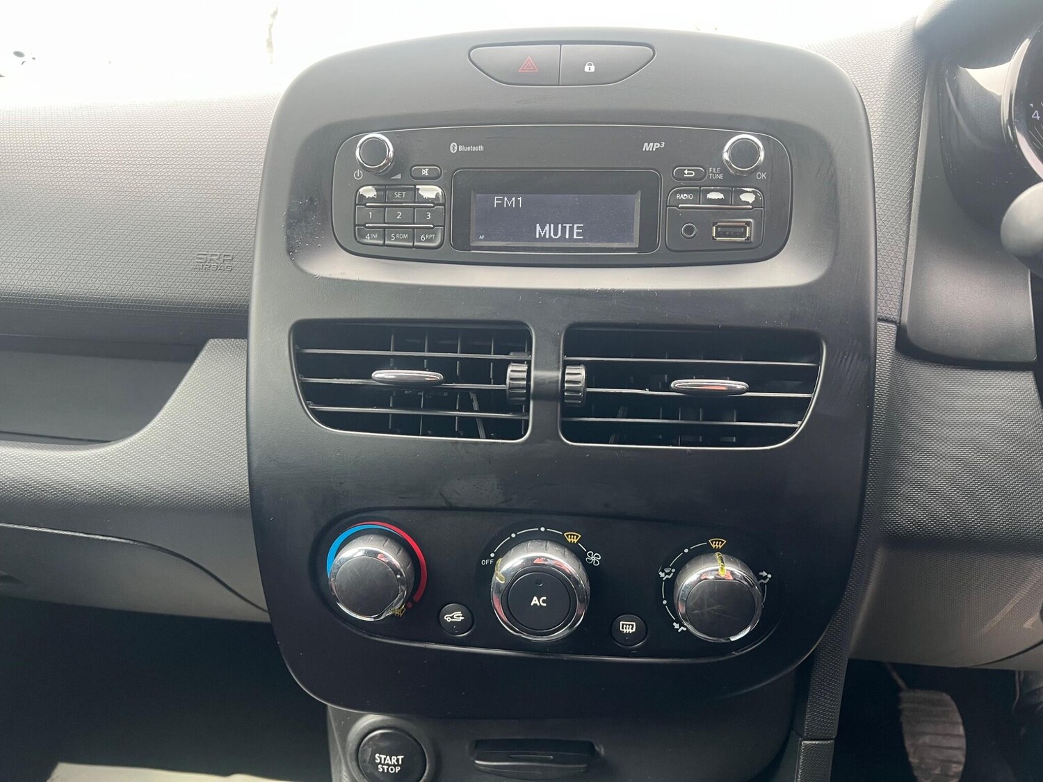 Used Renault Clio 2013 for sale - 77455827: Photo 58