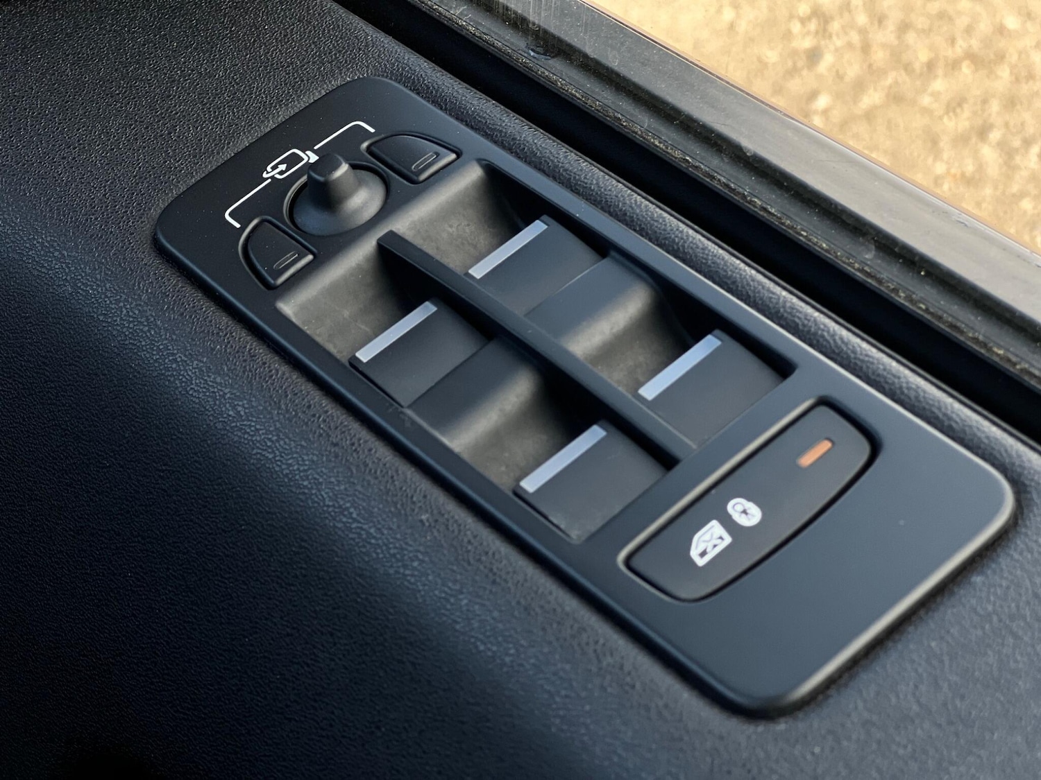 Used Land Rover Discovery Sport 2017 for sale - 78220320: Photo 75