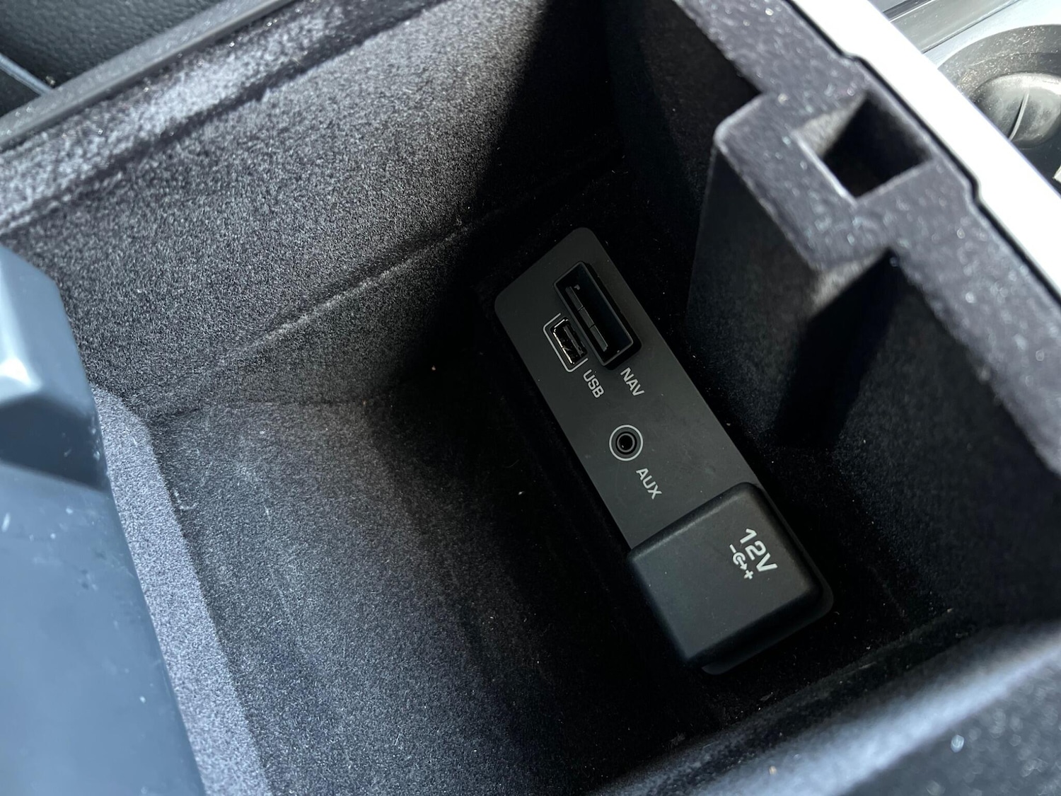 Used Land Rover Discovery Sport 2017 for sale - 78220320: Photo 77