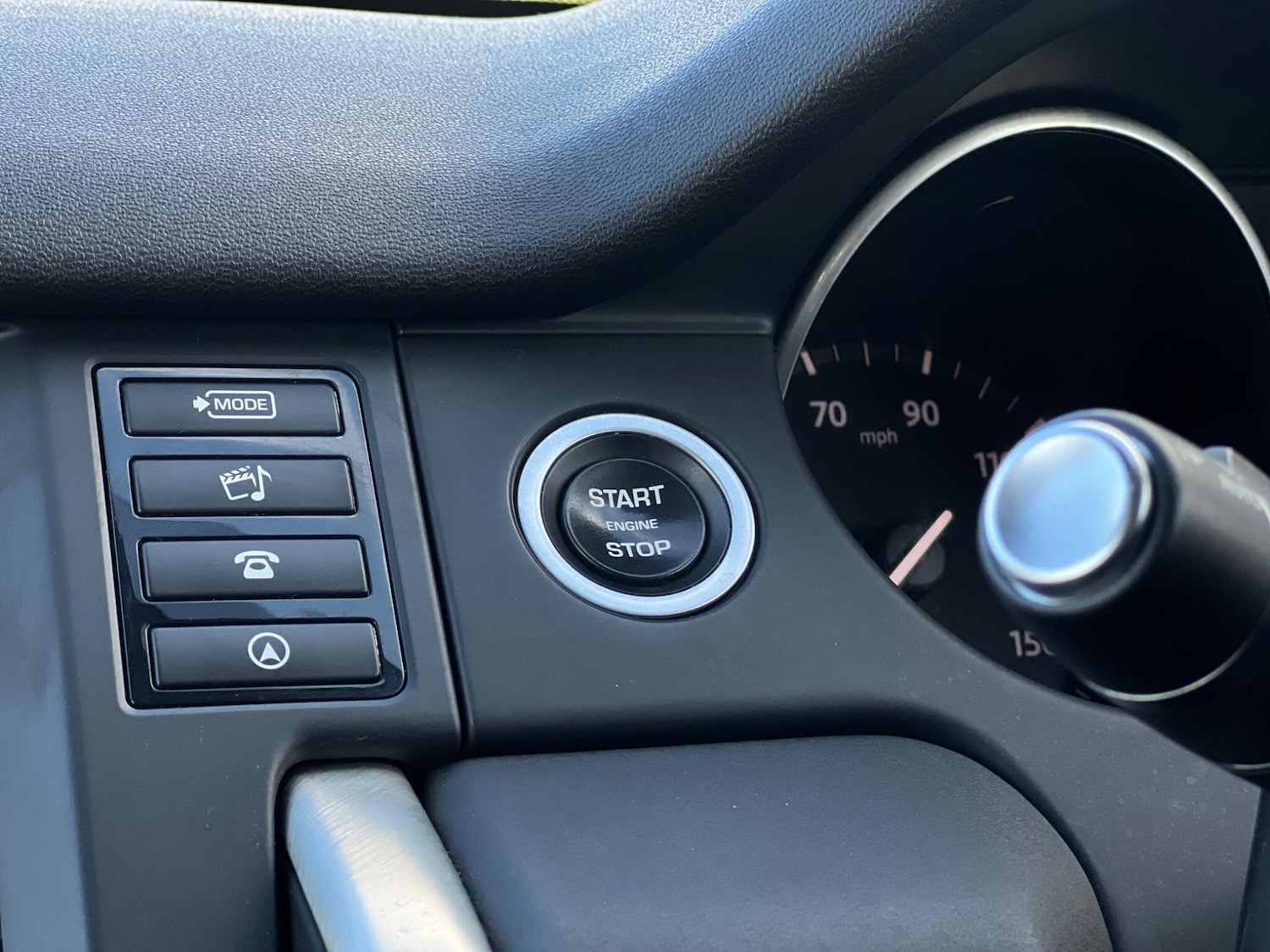 Used Land Rover Discovery Sport 2017 for sale - 78220320: Photo 84