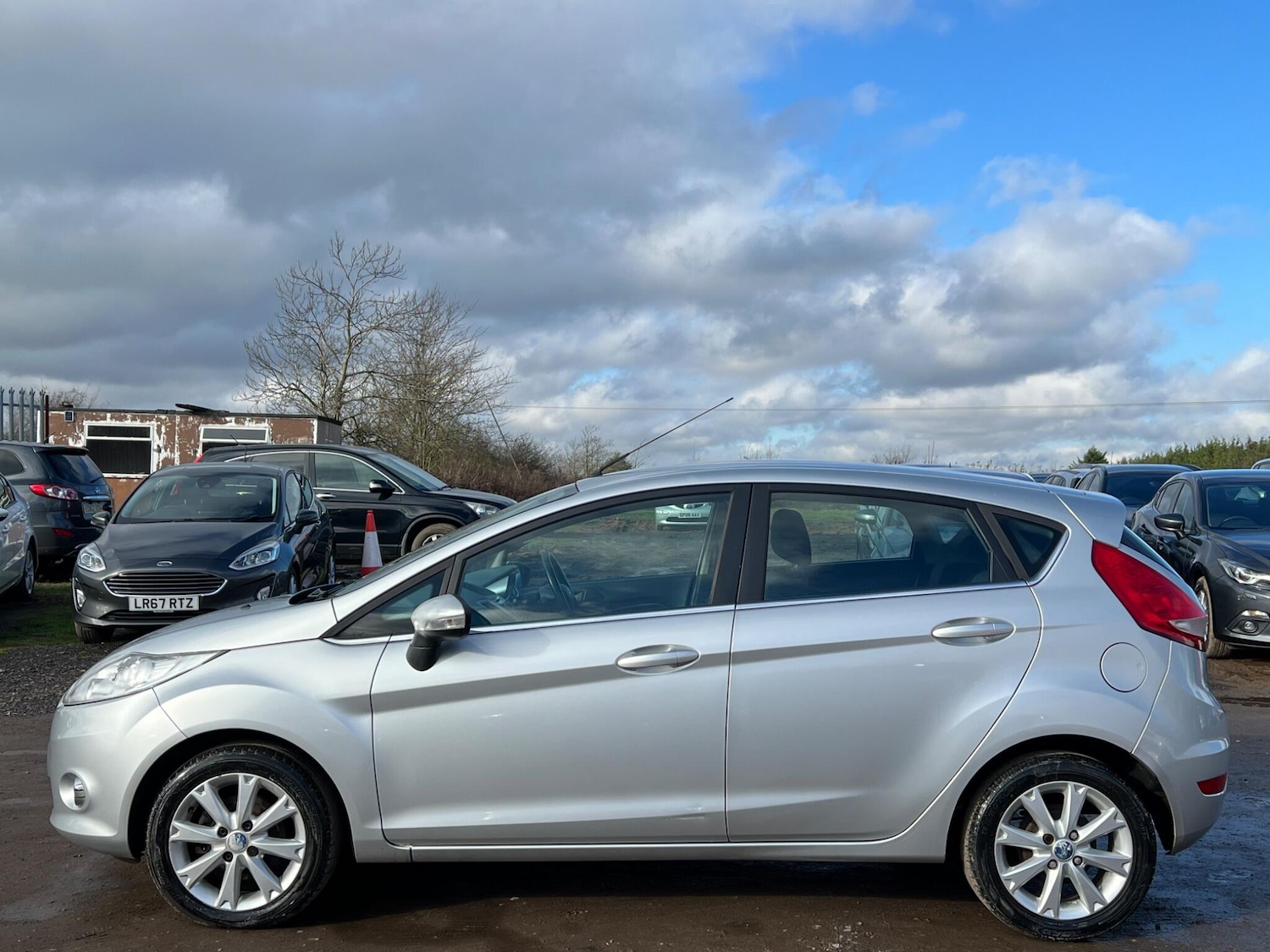 Used Ford Fiesta 2010 for sale - 77455955: Photo 6