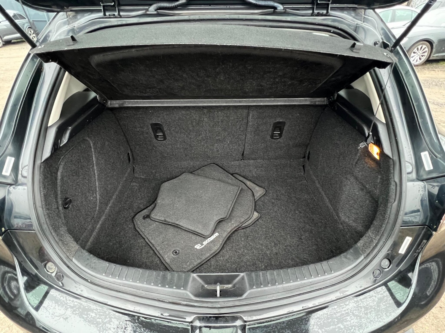 Used Mazda Mazda3 2010 for sale - 77794072: Photo 11