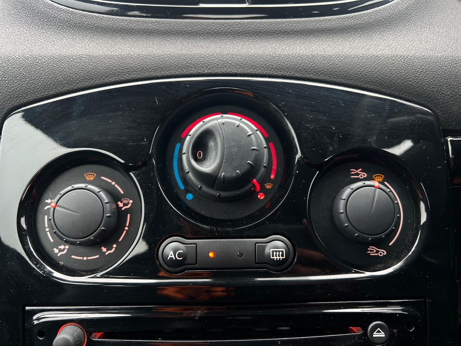 Used Renault Clio 2013 for sale - 77455454: Photo 53