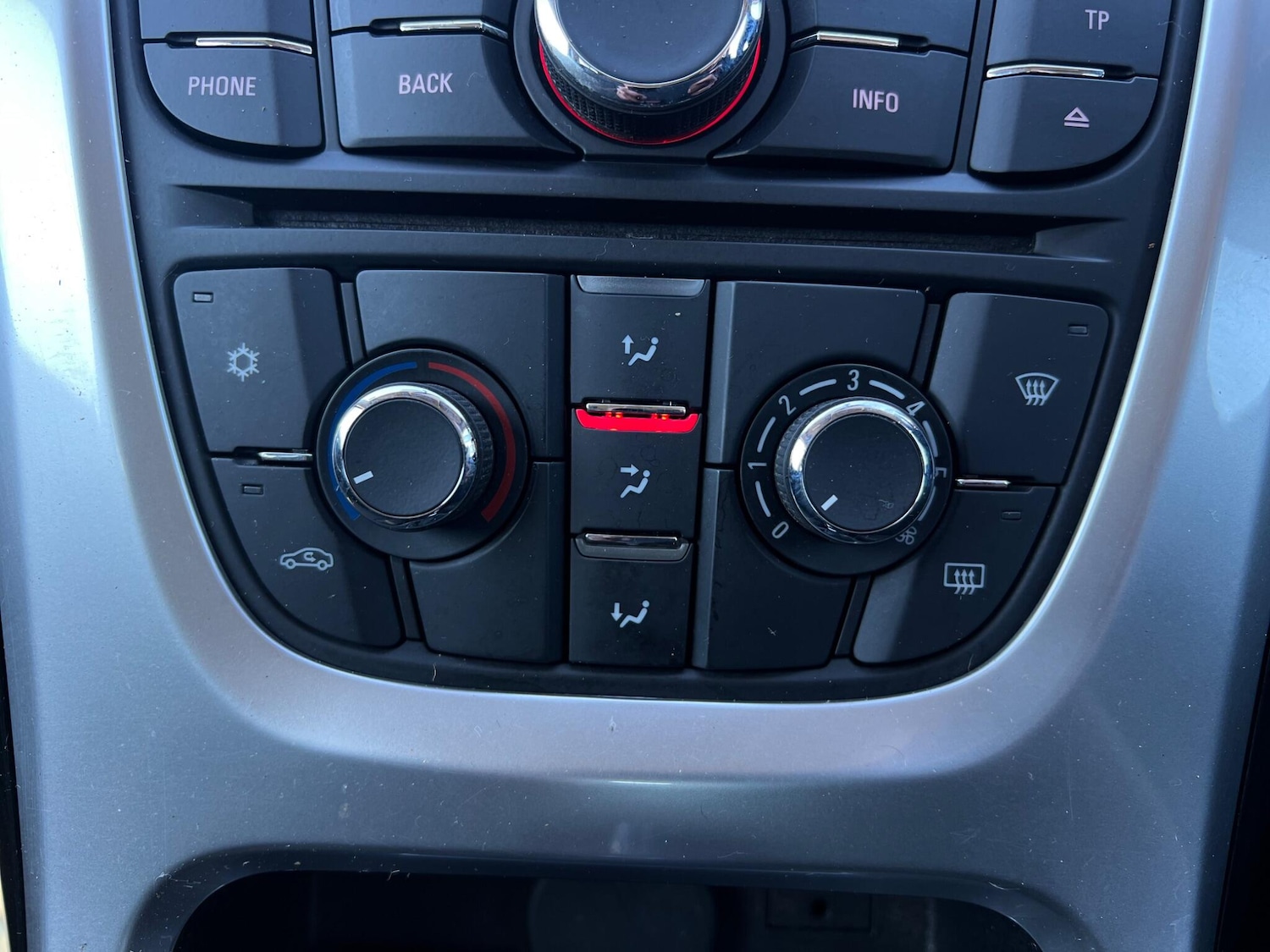 Used Vauxhall Astra 2014 for sale - 77958230: Photo 58