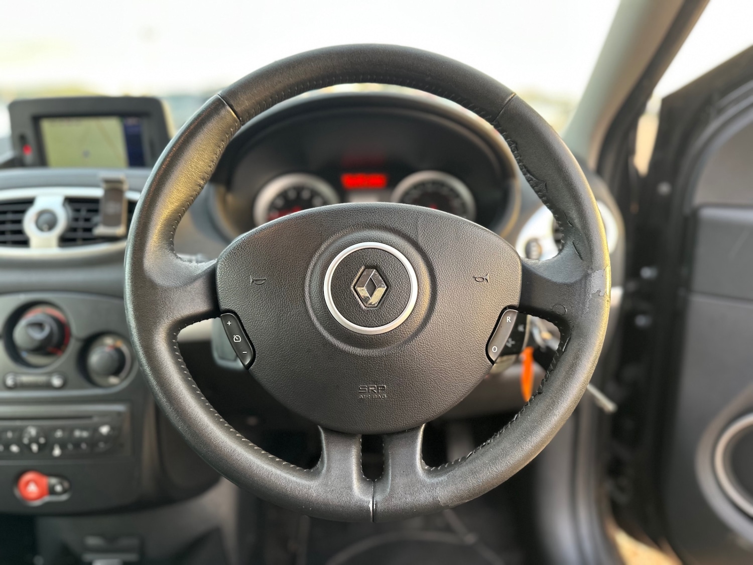 Used Renault Clio 2010 for sale - 76358265: Photo 10