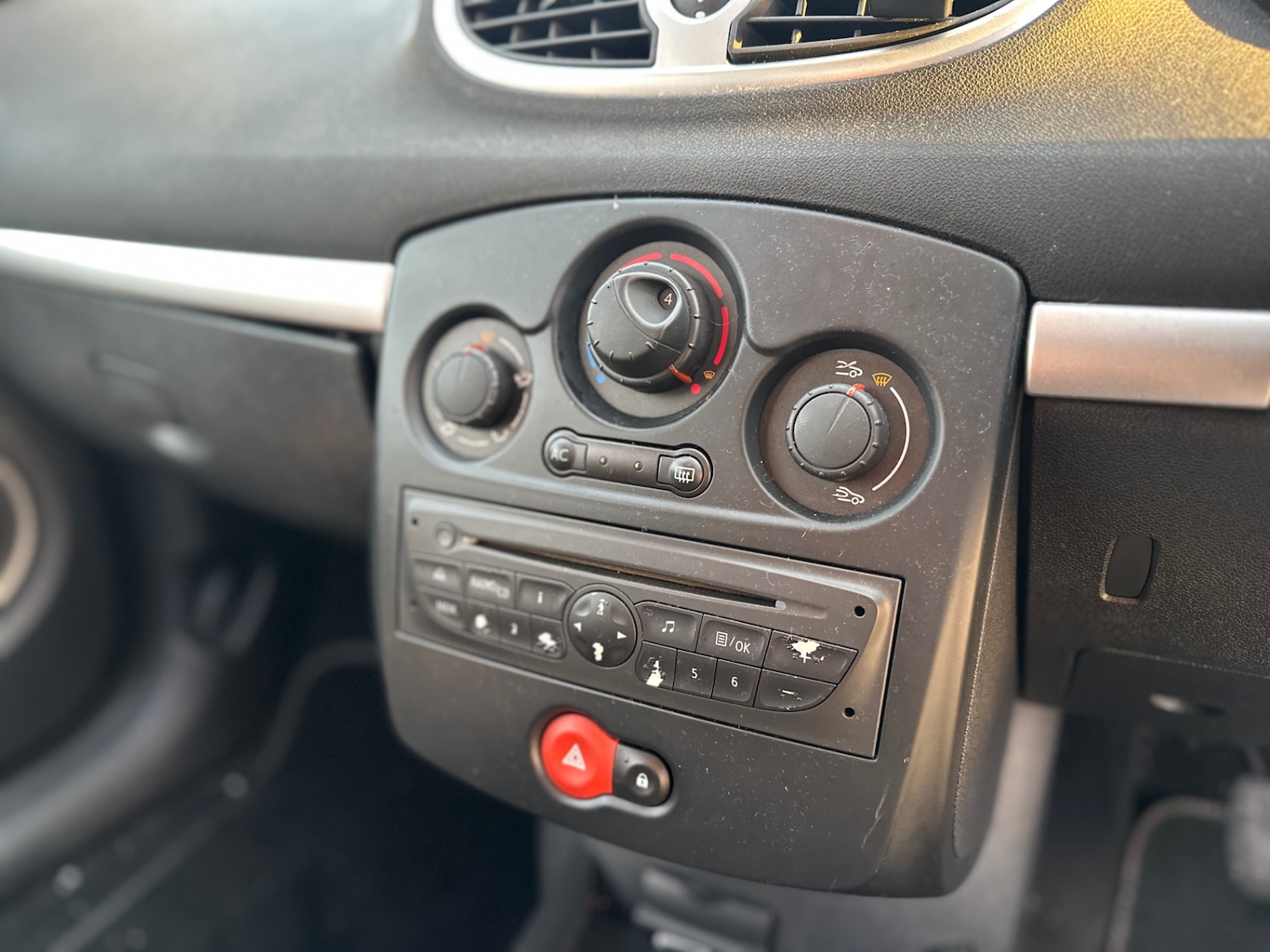 Used Renault Clio 2010 for sale - 76358265: Photo 13