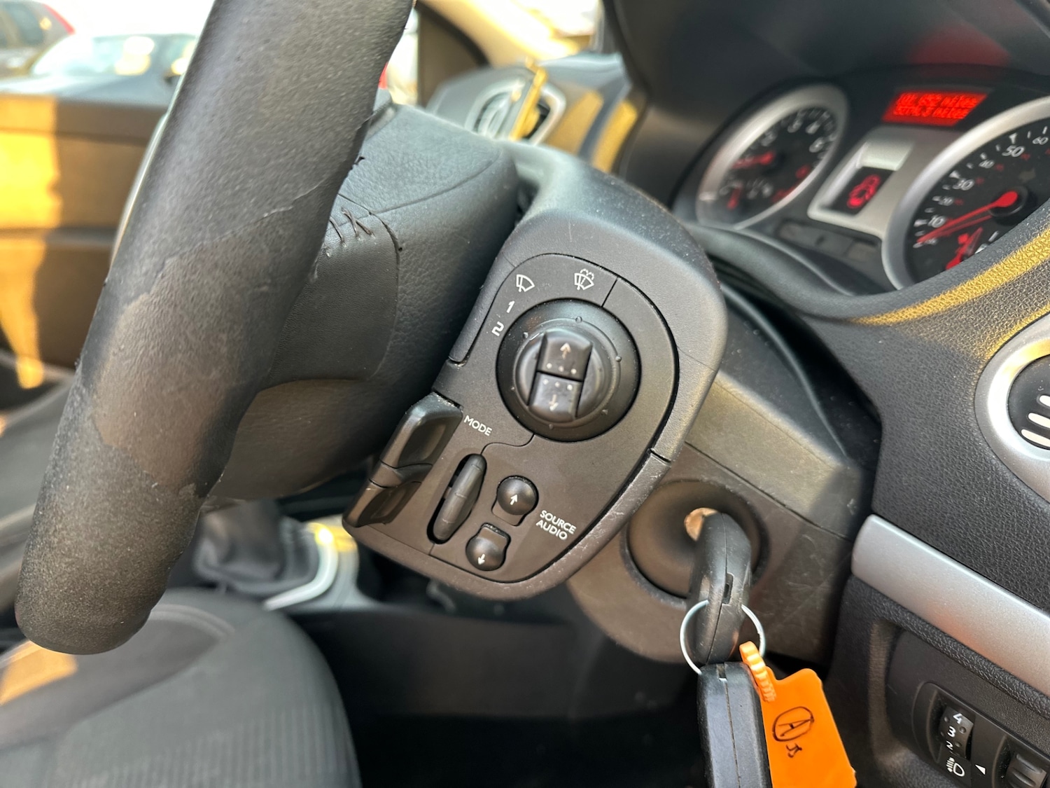 Used Renault Clio 2010 for sale - 76358265: Photo 15