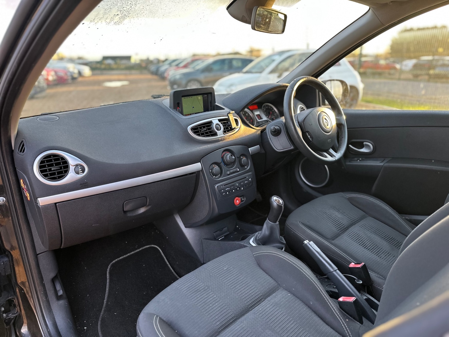 Used Renault Clio 2010 for sale - 76358265: Photo 16