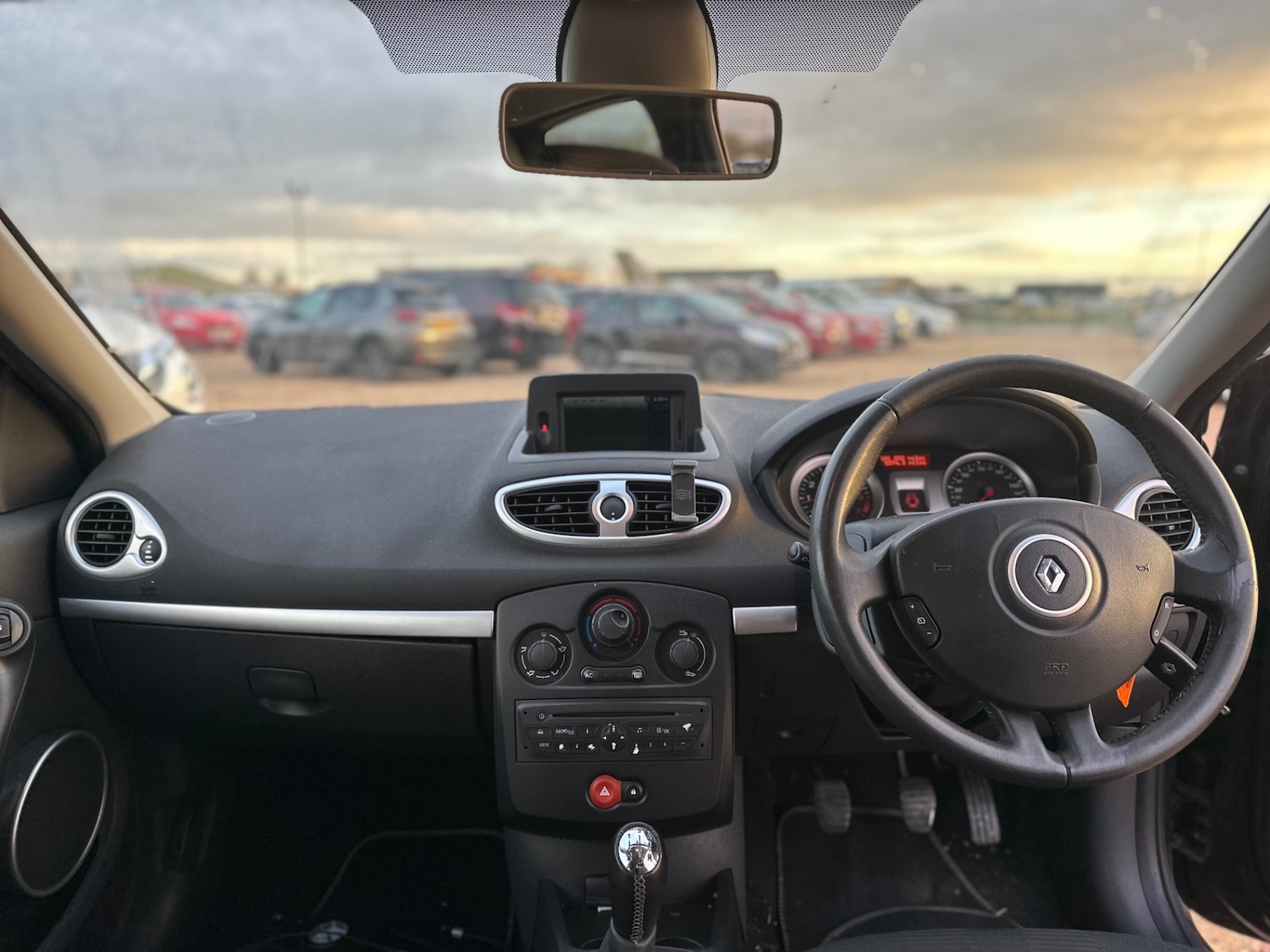 Used Renault Clio 2010 for sale - 76358265: Photo 19