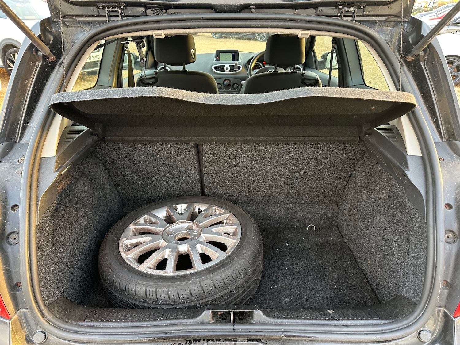 Used Renault Clio 2010 for sale - 76358265: Photo 8