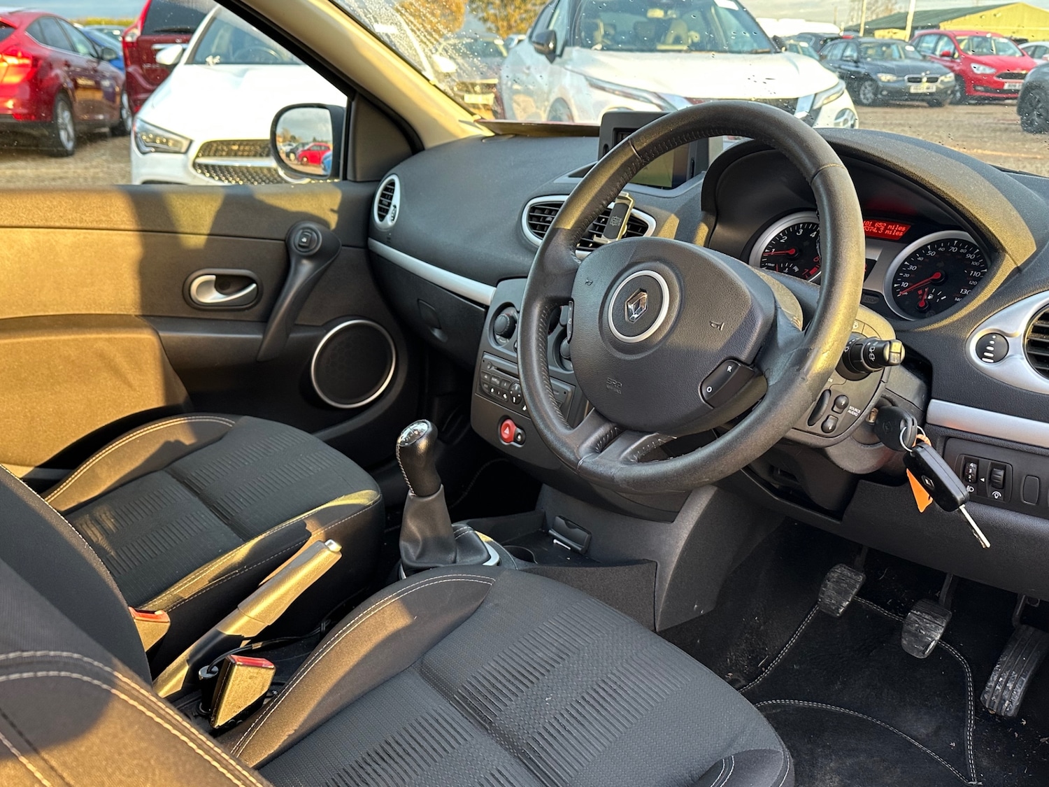 Used Renault Clio 2010 for sale - 76358265: Photo 9