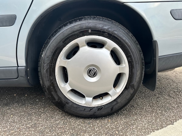 Used Volvo V70 2001 for sale - 74953367: Photo 6