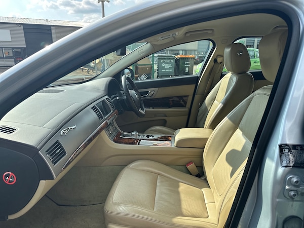 Used Jaguar XF 2010 for sale - 75425281: Photo 12