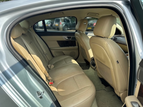 Used Jaguar XF 2010 for sale - 75425281: Photo 14