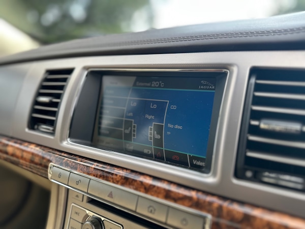 Used Jaguar XF 2010 for sale - 75425281: Photo 17