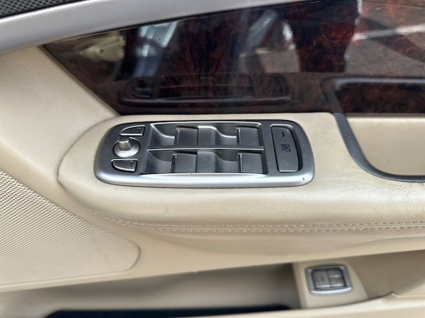 Used Jaguar XF 2010 for sale - 75425281: Photo 26