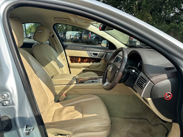 Used Jaguar XF 2010 for sale - 75425281: Photo 7