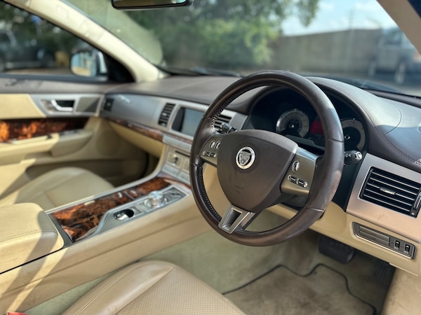 Used Jaguar XF 2010 for sale - 75425281: Photo 8