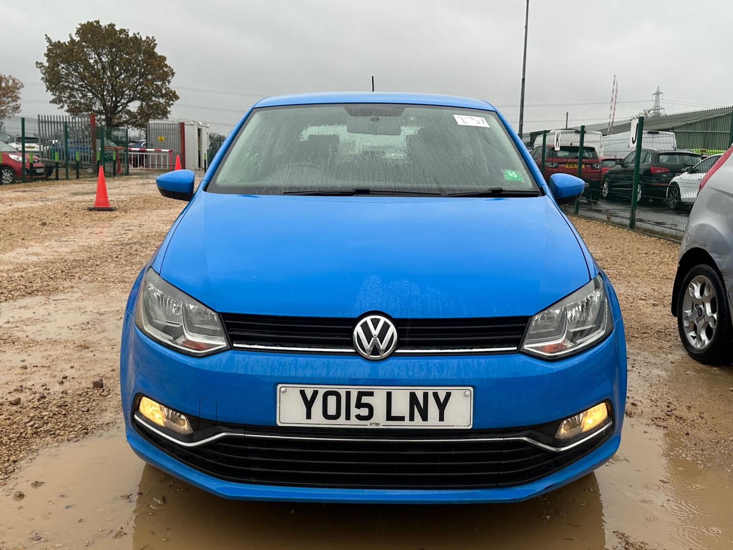Used Volkswagen Polo 2015 for sale - 76809337: Photo 2
