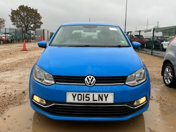 Used Volkswagen Polo 2015 for sale - 76809337: Photo