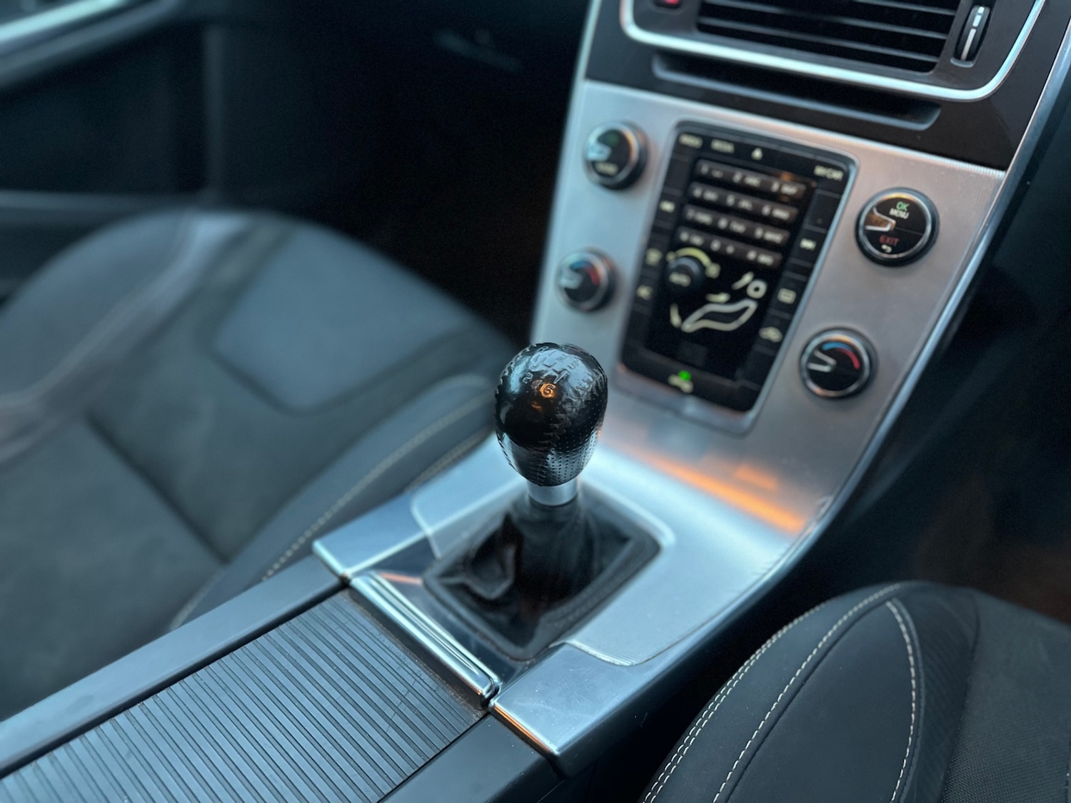 Used Volvo V60 2012 for sale - 76965679: Photo 18