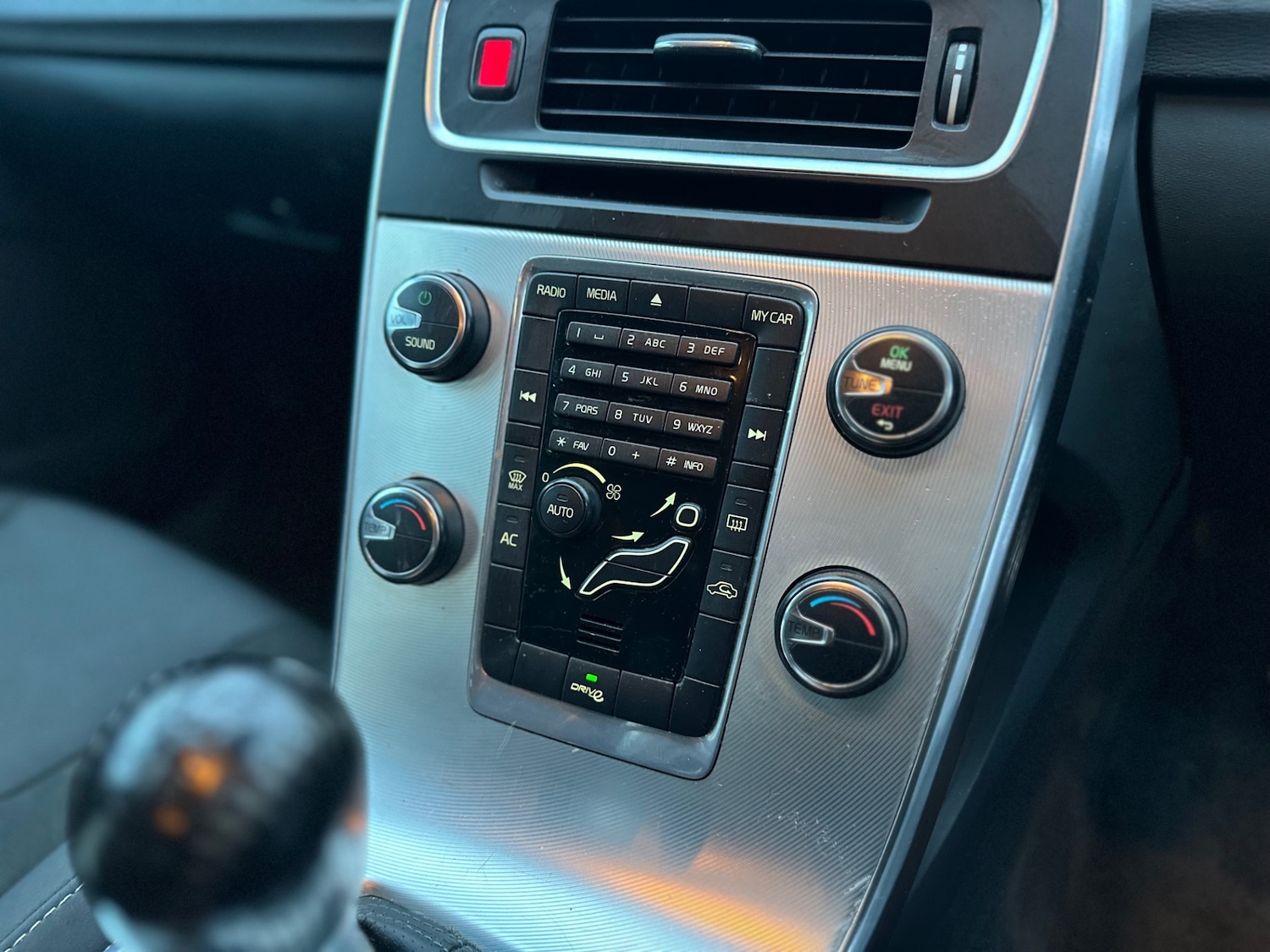 Used Volvo V60 2012 for sale - 76965679: Photo 19