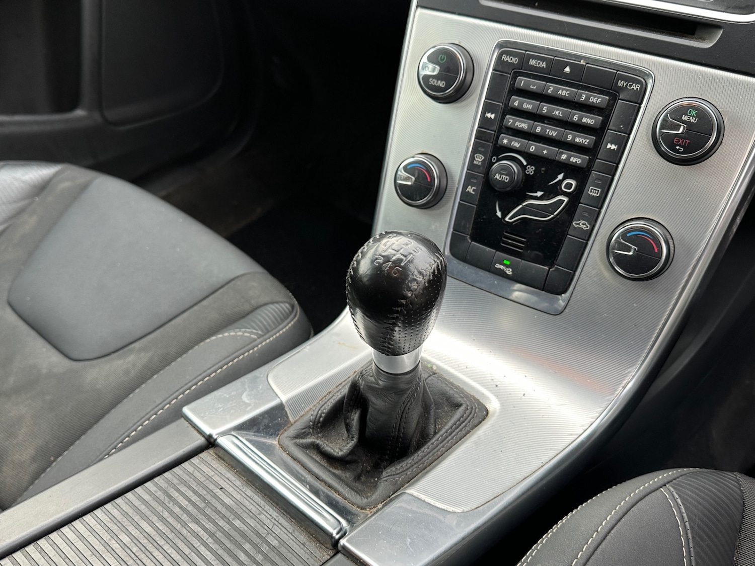 Used Volvo V60 2012 for sale - 76965679: Photo 9