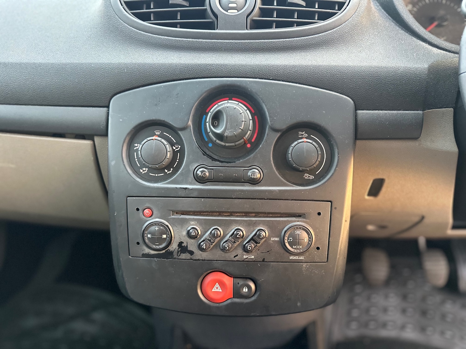 Used Renault Clio 2007 for sale - 76625515: Photo 12