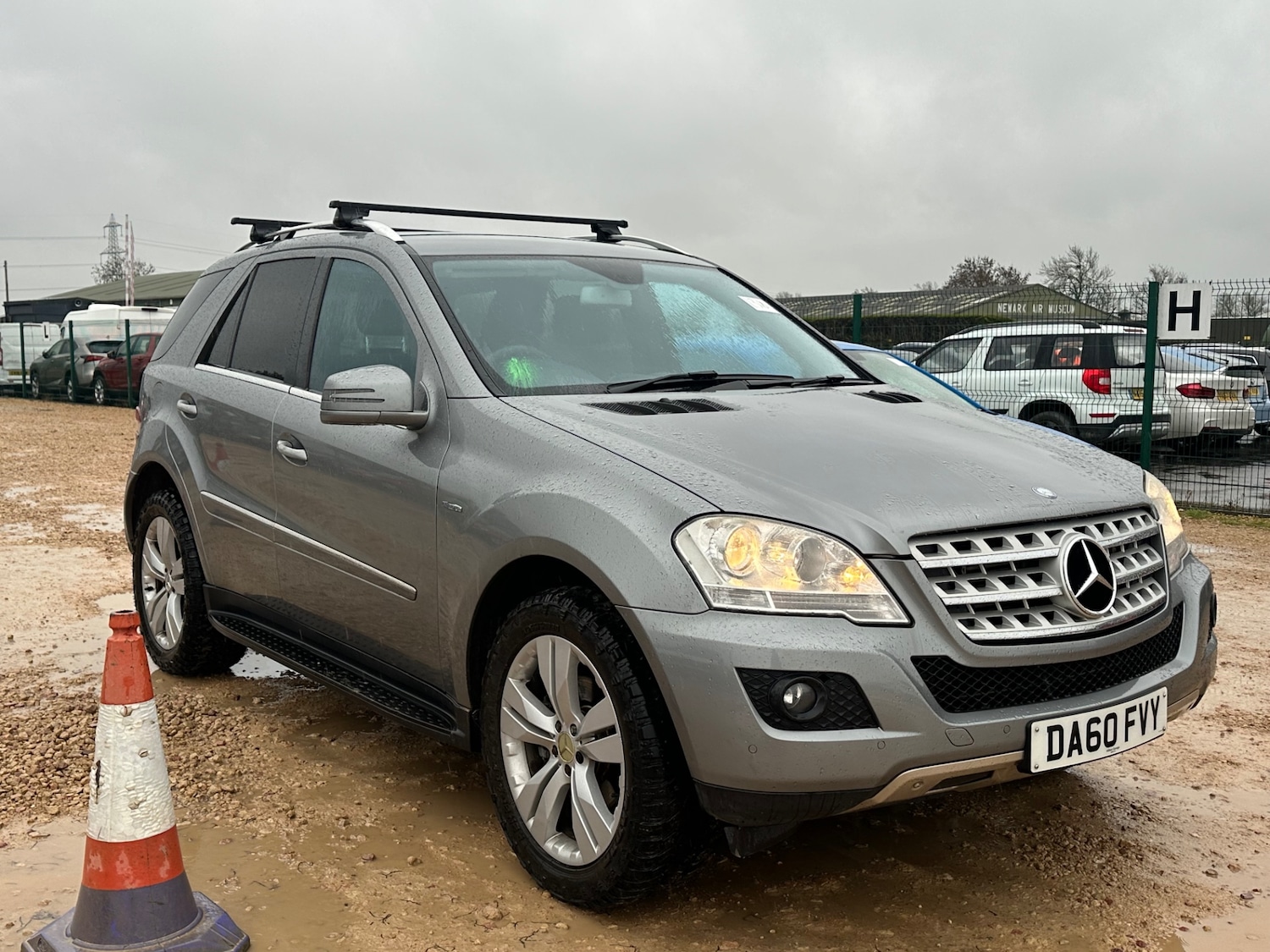 Used Mercedes-Benz M Class 2010 for sale - 76809334: Photo 2