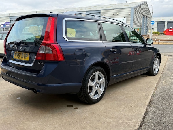 Used Volvo V70 2011 for sale - 75137920: Photo 4