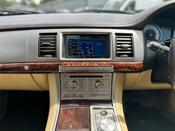 Used Jaguar XF 2011 for sale - 74924749: Photo 22