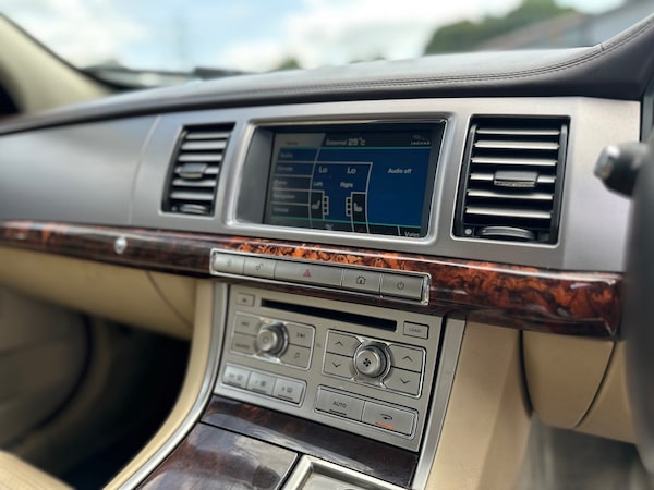 Used Jaguar XF 2011 for sale - 74924749: Photo 24