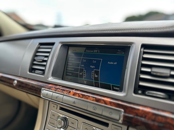 Used Jaguar XF 2011 for sale - 74924749: Photo 25