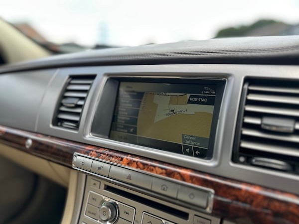 Used Jaguar XF 2011 for sale - 74924749: Photo 28