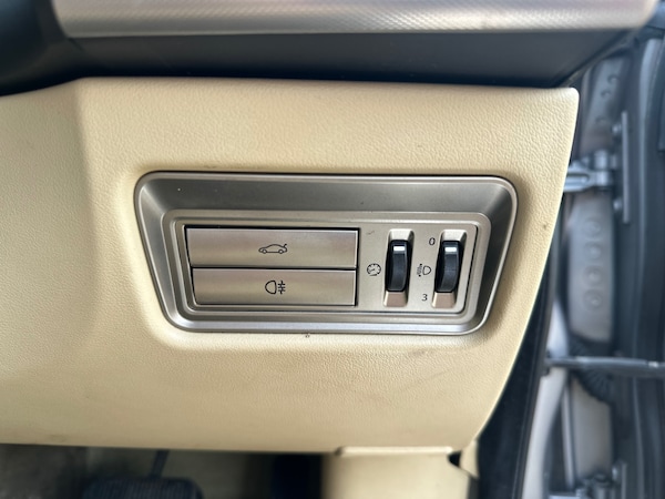 Used Jaguar XF 2011 for sale - 74924749: Photo 32