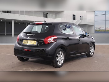 Used Peugeot 208 2014 for sale - 77915465: Photo