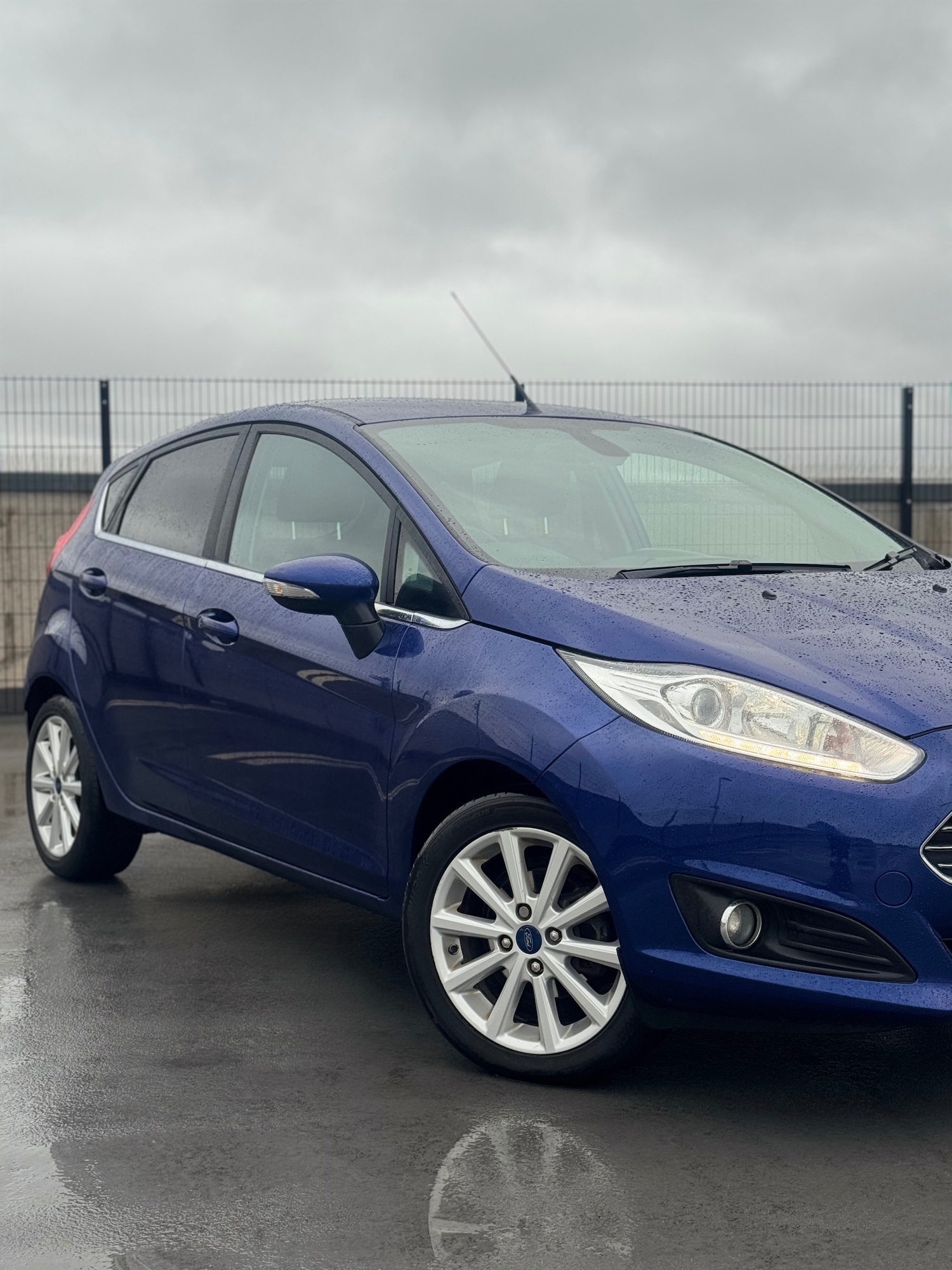 Used Ford Fiesta 2015 for sale - 76669460: Photo 2