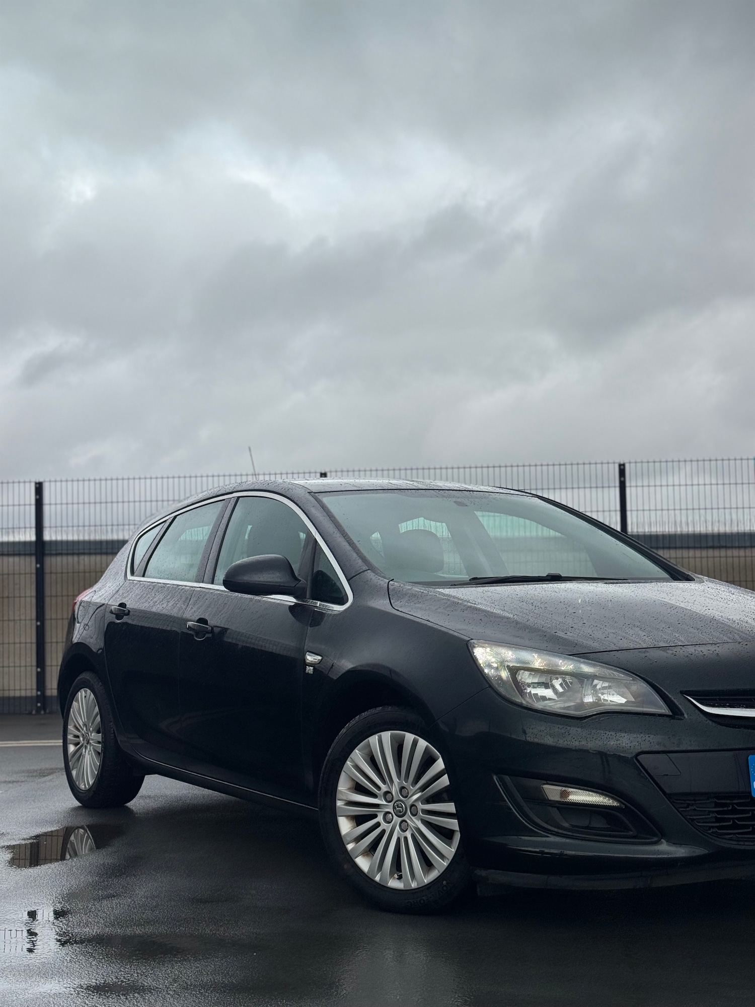 Used Vauxhall Astra 2014 for sale - 77399981: Photo 2