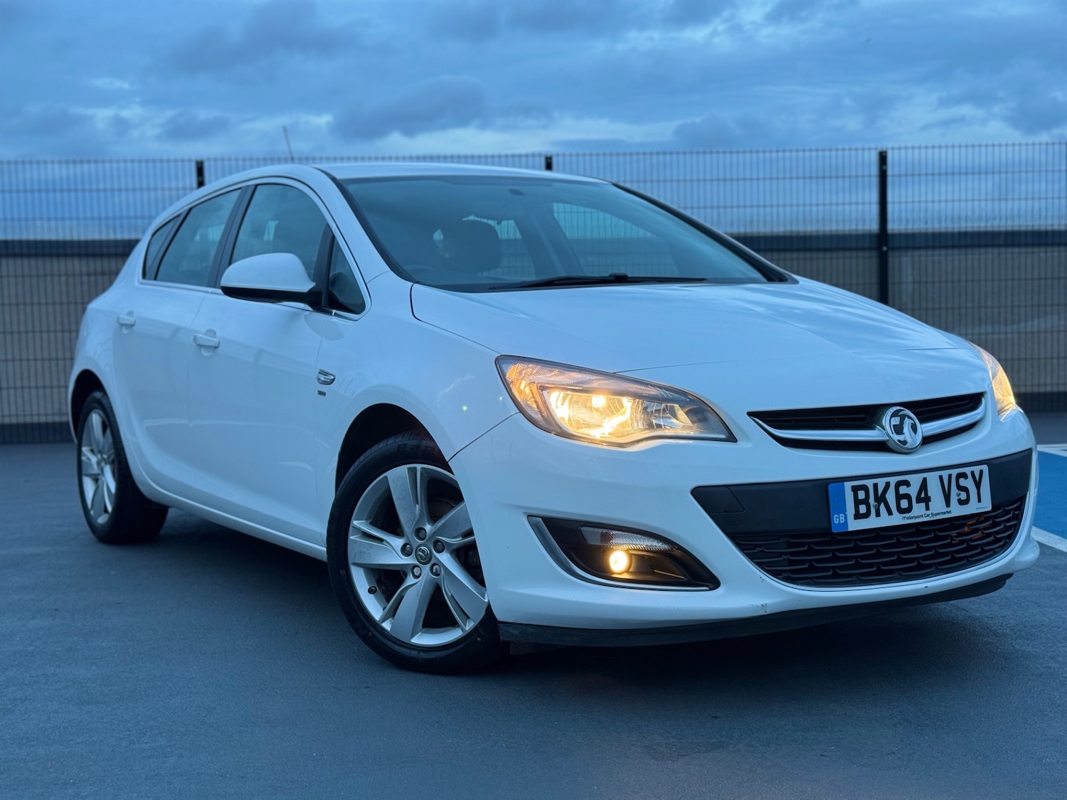 Used Vauxhall Astra 2015 for sale - 76963648: Photo 1