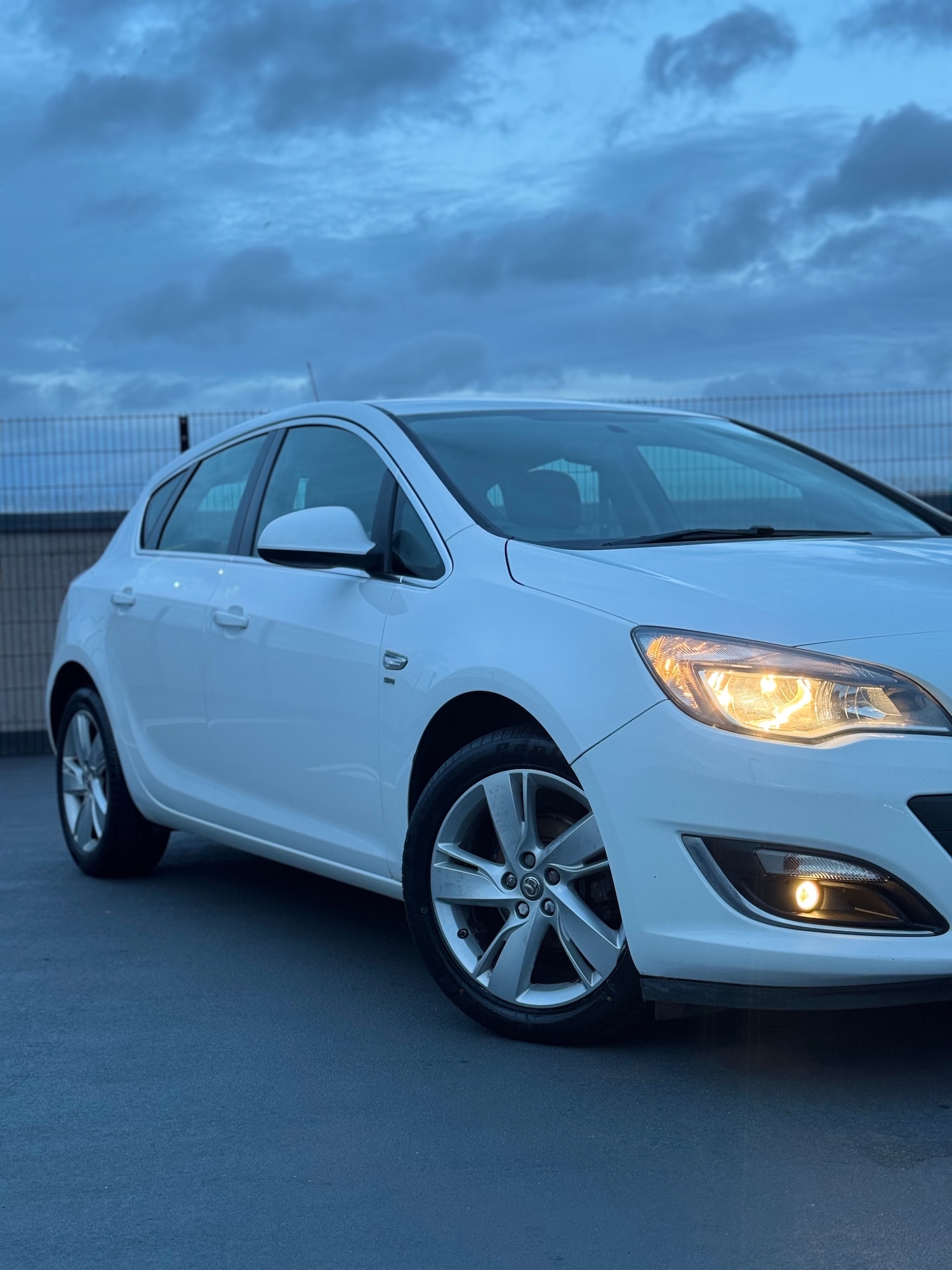 Used Vauxhall Astra 2015 for sale - 76963648: Photo 2