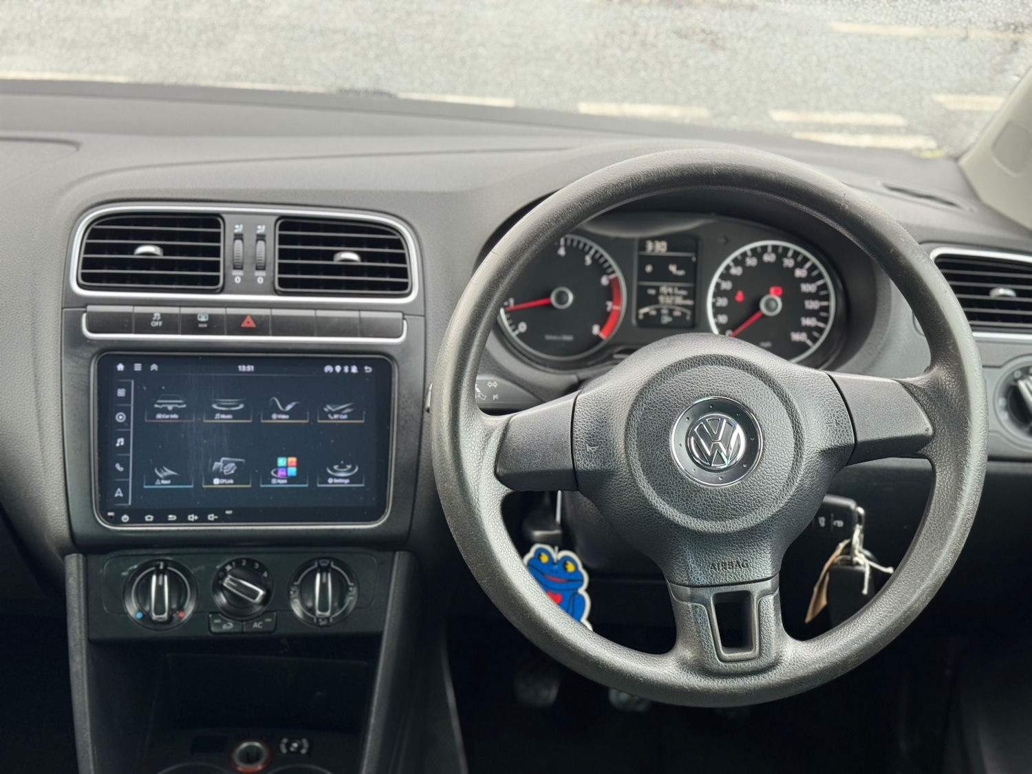 Used Volkswagen Polo 2011 for sale - 77898139: Photo 14