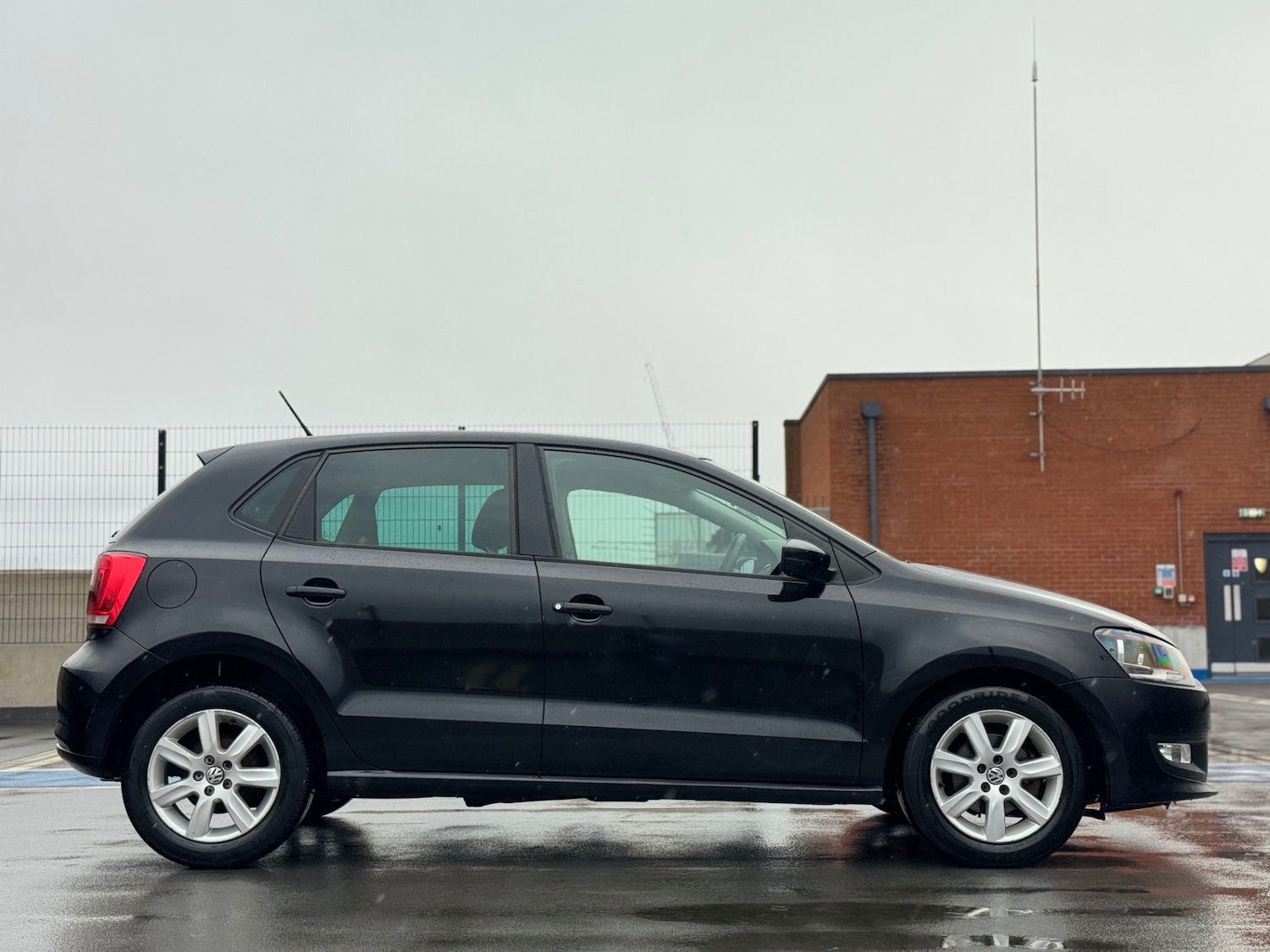 Used Volkswagen Polo 2011 for sale - 77898139: Photo 9