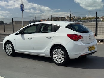 Used Vauxhall Astra 2015 for sale - 78324523: Photo