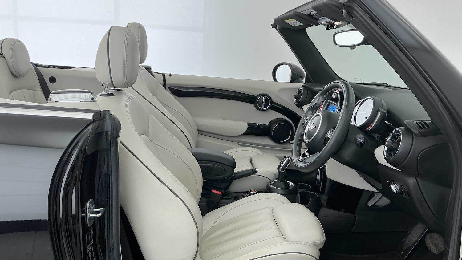 Used MINI Convertible 2018 for sale - 77134826: Photo 11