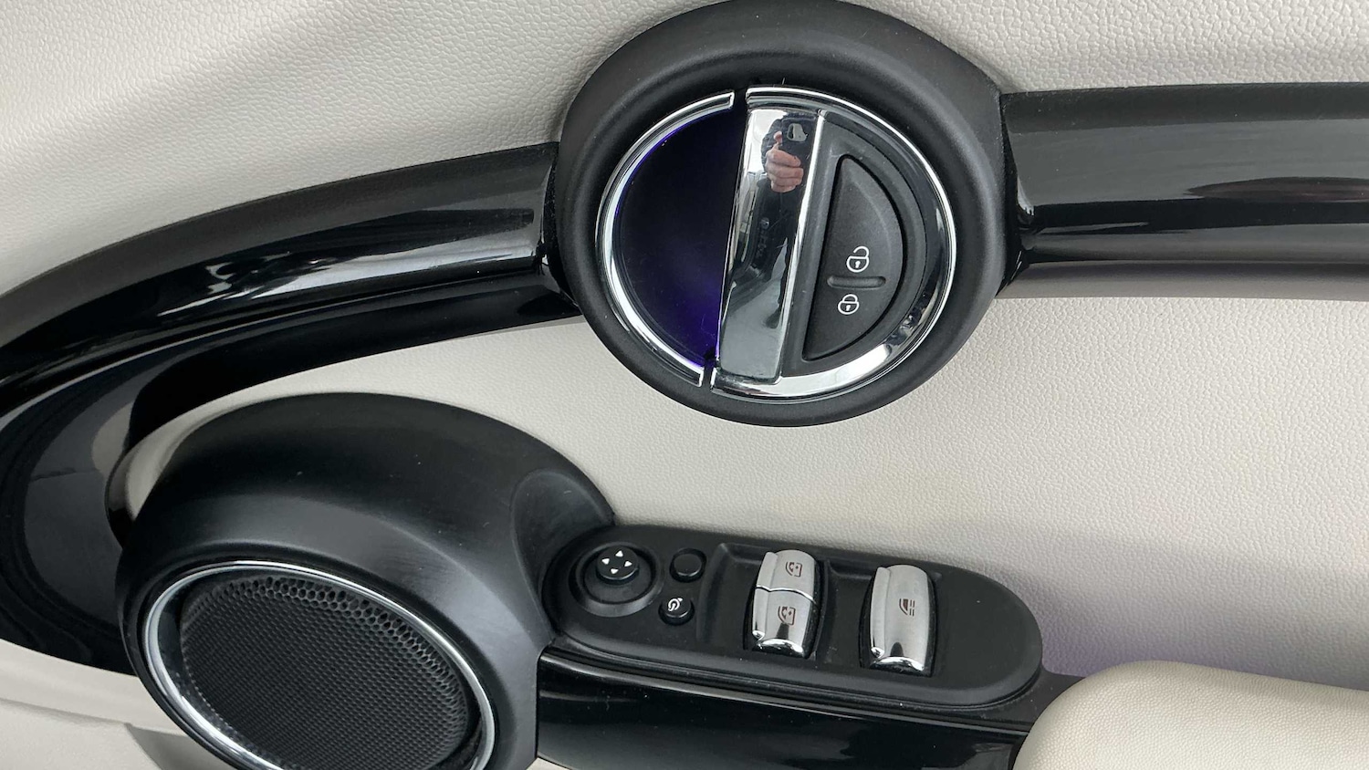 Used MINI Convertible 2018 for sale - 77648973: Photo 17