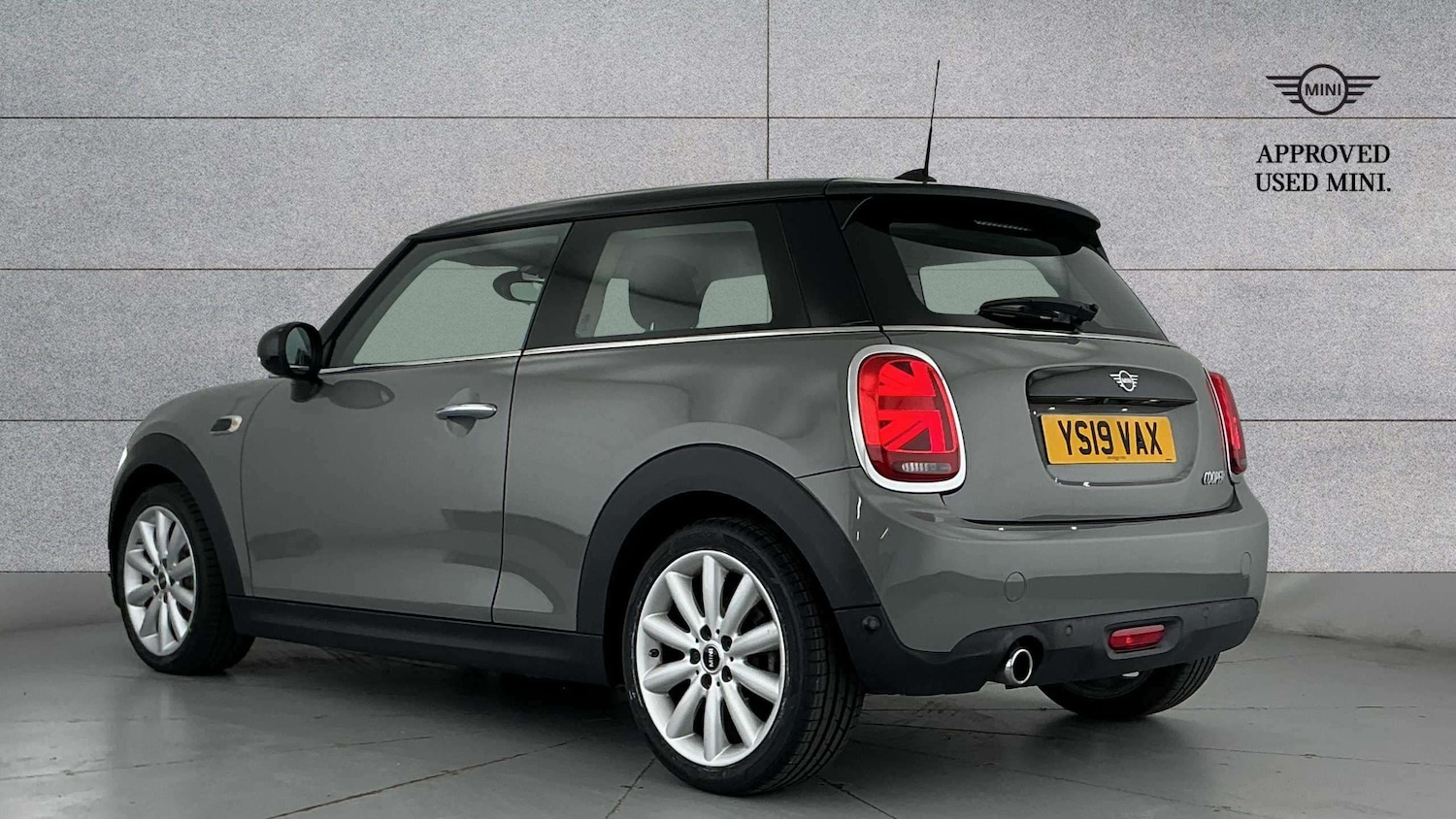 Used MINI Hatch 2019 for sale - 77943402: Photo 2